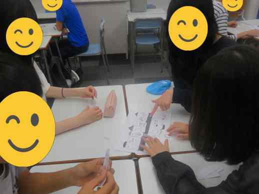兵庫県にあるフリースクール、クラーク国際中等部芦屋キャンパスの心理学の授業の様子