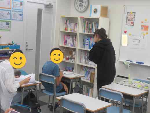 兵庫県にあるフリースクール、クラーク国際中等部芦屋キャンパスの英語の様子