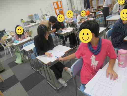 兵庫県にあるフリースクール、クラーク国際中等部芦屋キャンパスの英語の様子