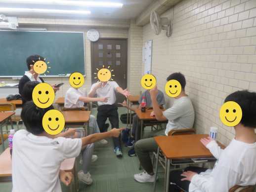 兵庫県にあるフリースクール、クラーク国際中等部芦屋キャンパスのピア実習の様子