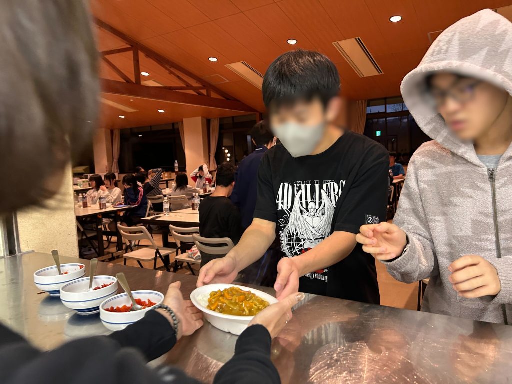 埼玉県所沢市にあるフリースクール、クラーク国際中等部所沢キャンパスが参加した長野宿泊体験教室の様子