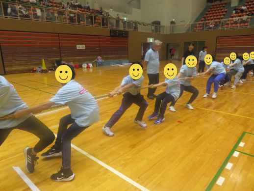 兵庫県にあるフリースクール、クラーク国際中等部芦屋キャンパスの体育祭の様子