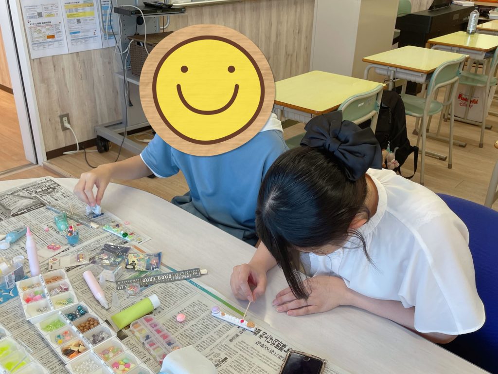 静岡にあるフリースクール、クラーク国際中等部静岡キャンパスのものづくりの様子