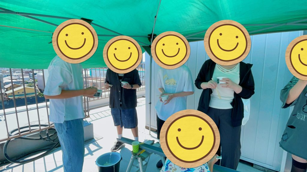 静岡にあるフリースクール、クラーク国際中等部静岡キャンパスの夏休みの様子、流しそうめん大会