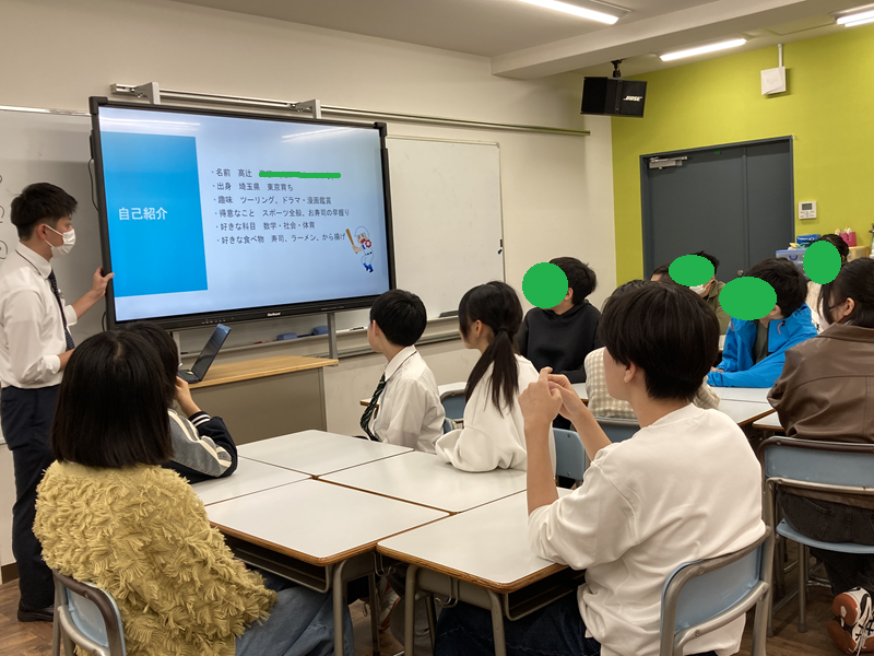 東京にあるフリースクール、クラーク国際中等部東京キャンパスの授業の様子