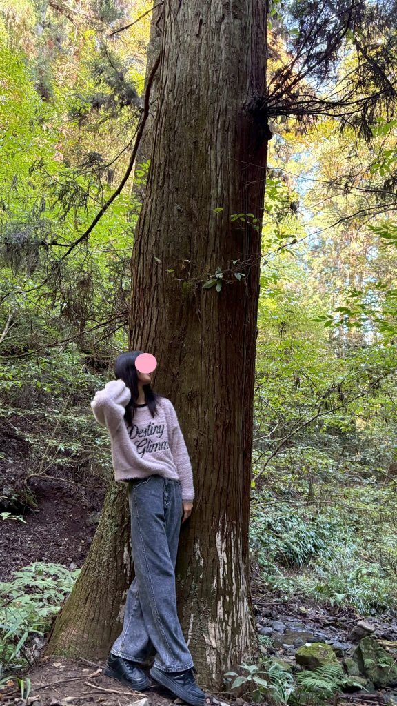 東京にあるフリースクール、クラーク国際中等部東京キャンパスの高尾山ハイキングの様子