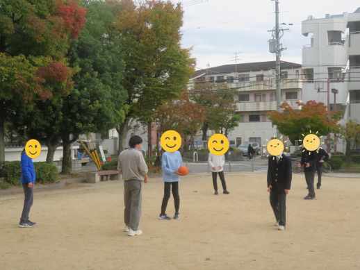 兵庫県にあるフリースクール、クラーク国際中等部芦屋キャンパスのピア実習の様子