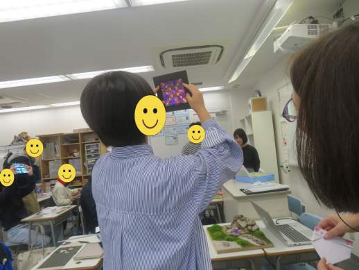 兵庫県にあるフリースクール、クラーク国際中等部芦屋キャンパスの心理学の授業の様子