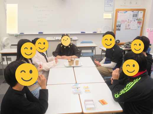 兵庫県にあるフリースクール、クラーク国際中等部芦屋キャンパスのホームルームの様子