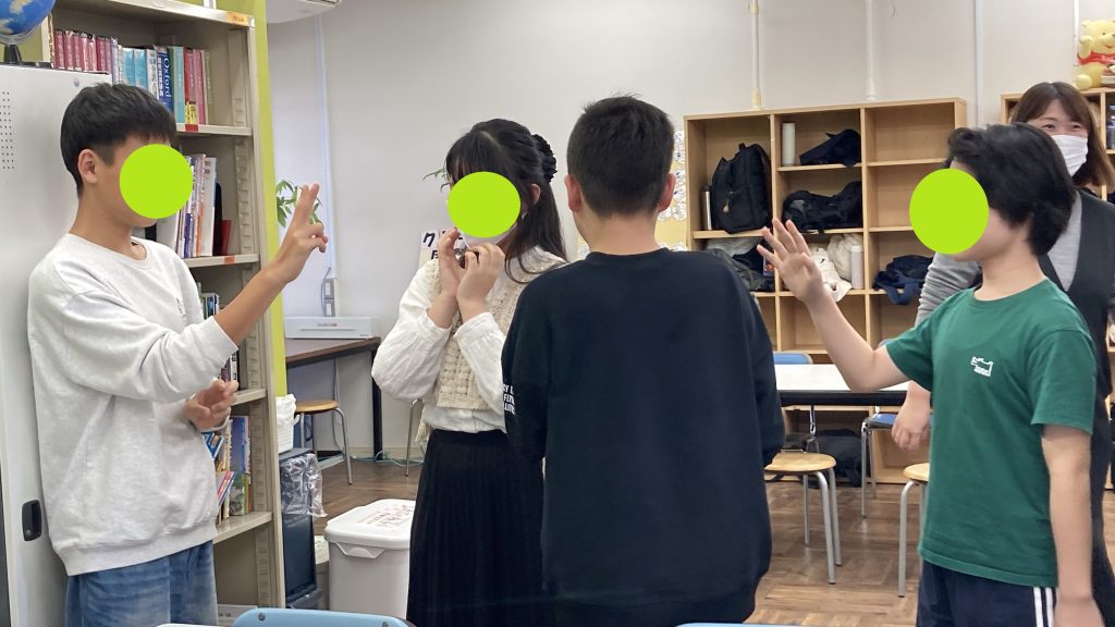 東京にあるフリースクール、クラーク国際中等部東京キャンパスの授業の様子
