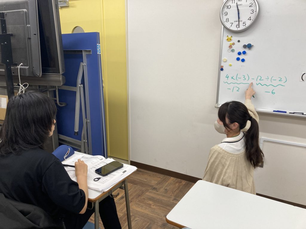 東京にあるフリースクール、クラーク国際中等部東京キャンパスの授業の様子