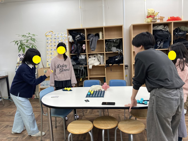 東京にあるフリースクール、クラーク国際中等部東京キャンパスの授業の様子