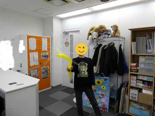 兵庫県にあるフリースクール、クラーク国際中等部芦屋キャンパスの理科の授業の様子