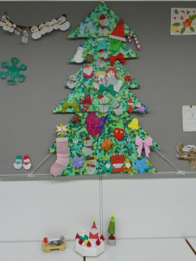 兵庫県にあるフリースクール、クラーク国際中等部芦屋キャンパスのピア製作の授業の様子