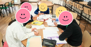 大阪にあるフリースクール、クラーク国際中等部大阪天王寺キャンパス、英語の授業、大学生、ボランティア、大学生ボランティア