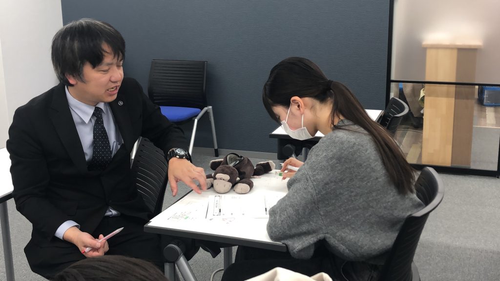 埼玉県所沢市にあるフリースクール、クラーク国際中等部所沢キャンパスで行われている数学学びなおし授業の様子