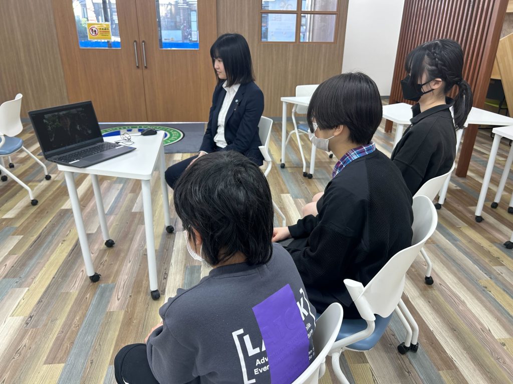 埼玉県にあるクラーク国際中等部所沢キャンパスで行われた、文化祭の表彰式の様子