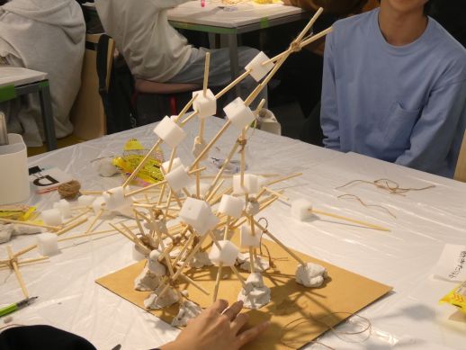 兵庫県にあるフリースクール、クラーク国際中等部芦屋キャンパスの課外活動の様子