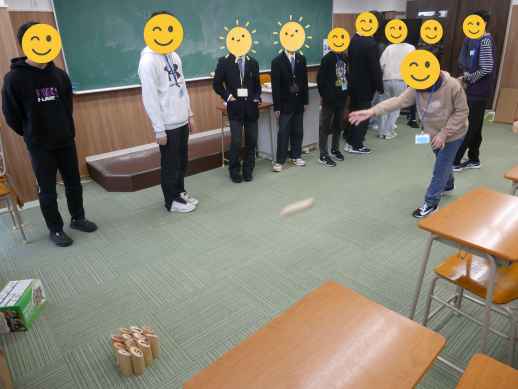 兵庫県にあるフリースクール、クラーク国際中等部芦屋キャンパスのピア実習の授業の様子