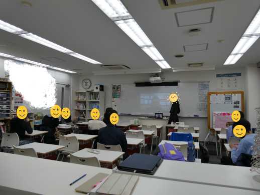 兵庫県にあるフリースクール、クラーク国際中等部芦屋キャンパスのオンライン全校集会の様子
