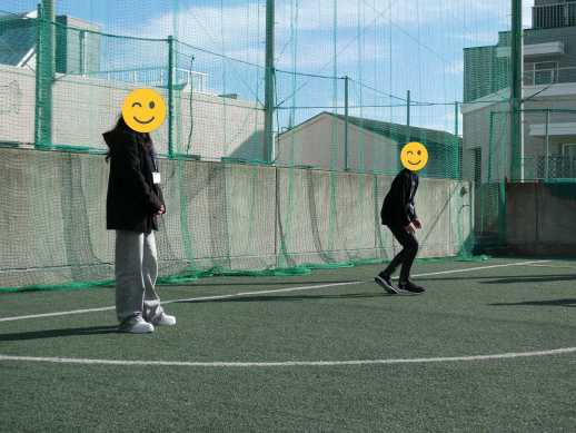 兵庫県にあるフリースクール、クラーク国際中等部芦屋キャンパスのクリスマス会の様子