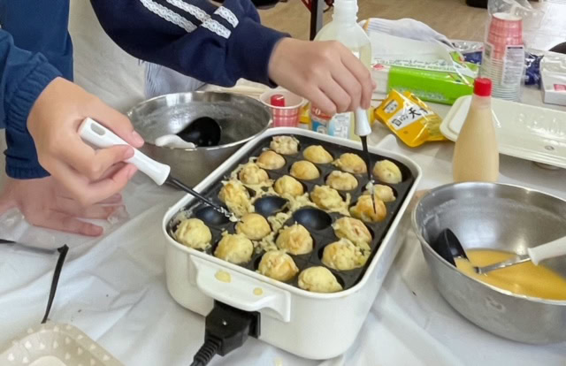 静岡にあるフリースクール、クラーク国際中等部静岡キャンパスの様子、クラーク国際中等部静岡キャンパスの調理実習の様子