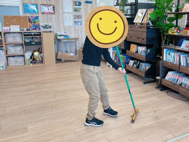 静岡にあるフリースクール、クラーク国際中等部静岡キャンパスの様子、2学期大掃除