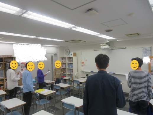 兵庫県にあるフリースクール、クラーク国際中等部芦屋キャンパスの音楽の授業の様子