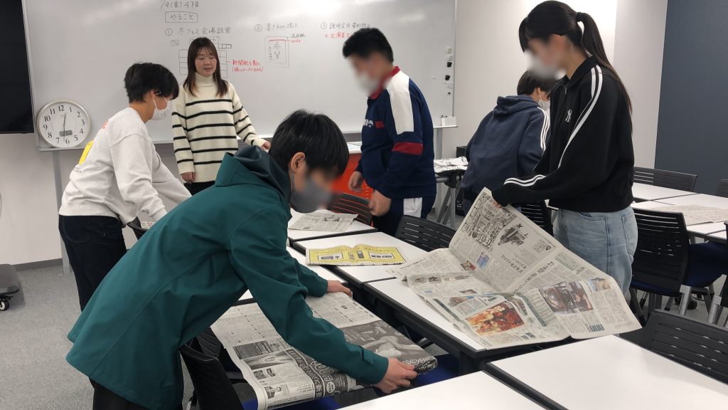 埼玉県所沢市にあるフリースクール、クラーク国際中等部所沢キャンパスで行った親子で冬フェスの準備の様子