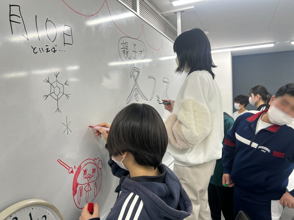 埼玉県所沢市にあるフリースクール、クラーク国際中等部所沢キャンパスで行った親子で冬フェスの準備の様子