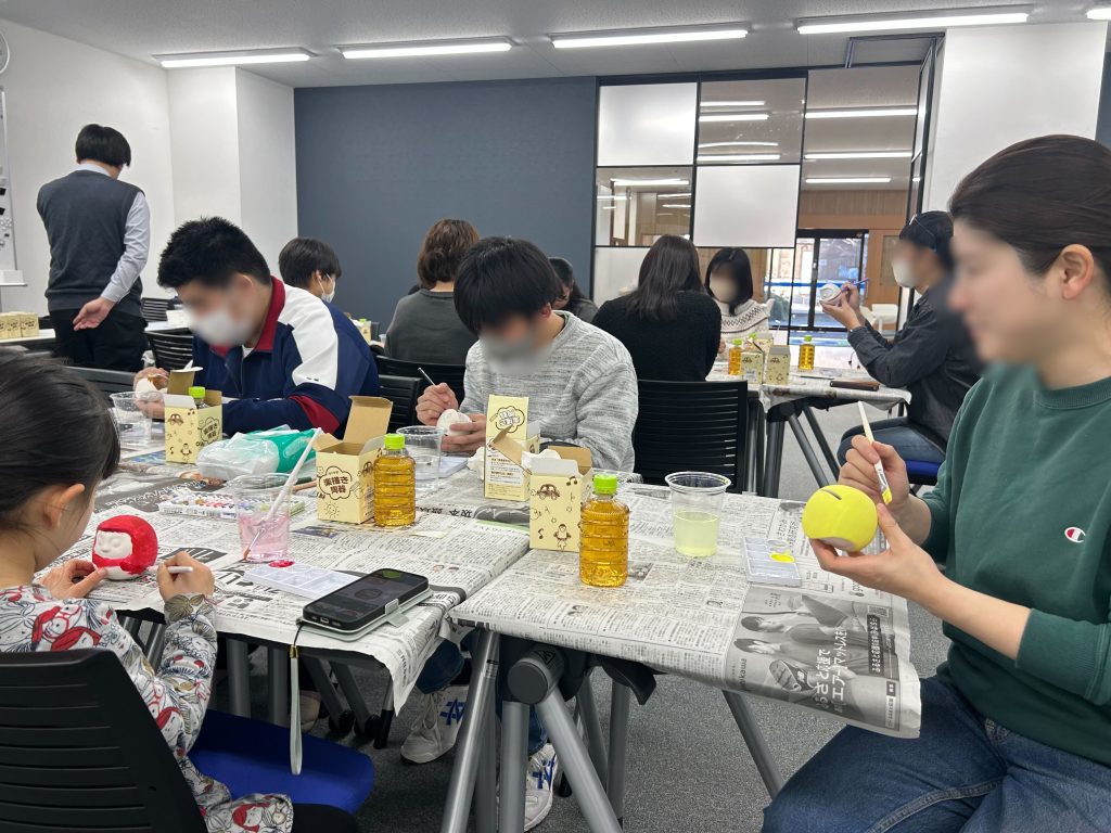 埼玉県所沢市にあるフリースクール、クラーク国際中等部所沢キャンパスで行った親子イベントの様子