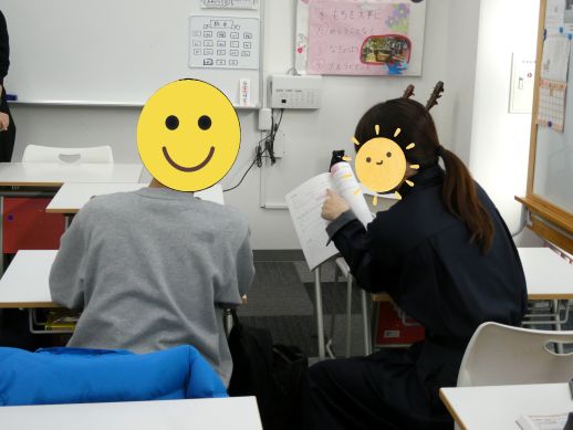 兵庫県にあるフリースクール、クラーク国際中等部芦屋キャンパスの英語の授業の様子