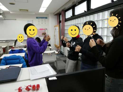 兵庫県にあるフリースクール、クラーク国際中等部芦屋キャンパスの理科の授業の様子