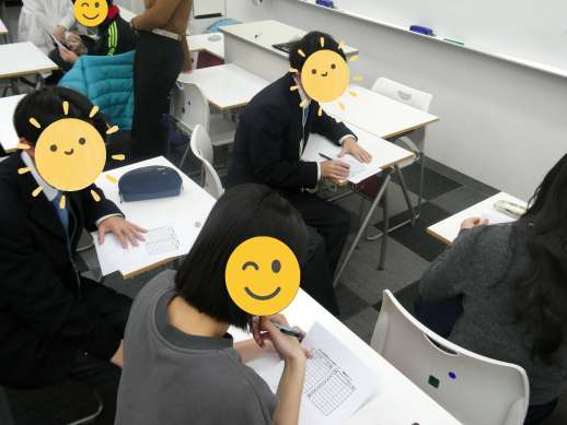 兵庫県にあるフリースクール、クラーク国際中等部芦屋キャンパスのピア実習の授業の様子