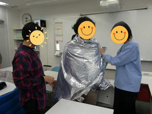 兵庫県にあるフリースクール、クラーク国際中等部芦屋キャンパスの理科の授業の様子