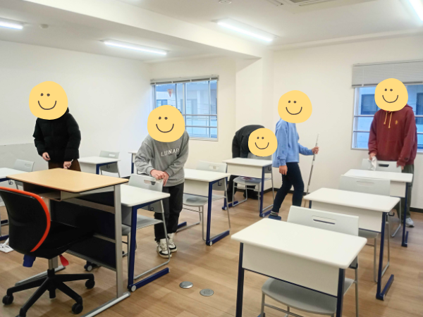 大阪にあるフリースクール、クラーク国際中等部大阪天王寺キャンパス、3学期始業式の様子、全校集会、清掃、掃除、