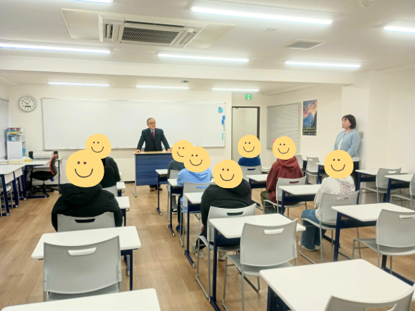 大阪にあるフリースクール、クラーク国際中等部大阪天王寺キャンパス、3学期始業式の様子、全校集会、清掃、掃除、