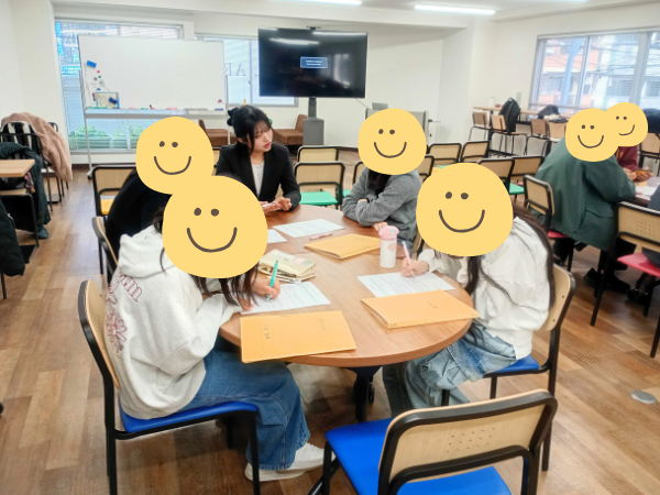 大阪にあるフリースクール、クラーク国際中等部大阪天王寺キャンパス、3学期始業式の様子、全校集会、清掃、掃除、