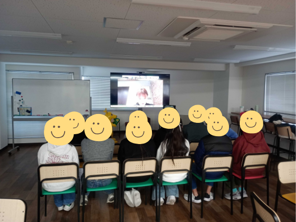 大阪にあるフリースクール、クラーク国際中等部大阪天王寺キャンパス、3学期始業式の様子、全校集会、清掃、掃除、