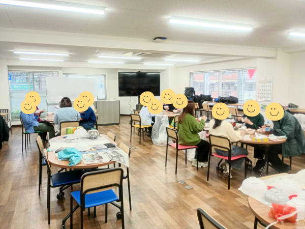 大阪にあるフリースクール、クラーク国際中等部大阪天王寺キャンパス、調理実習の様子、肉じゃが、