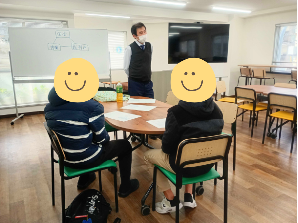 大阪にあるフリースクール、クラーク国際中等部大阪天王寺キャンパス、公民の授業、三権分立、