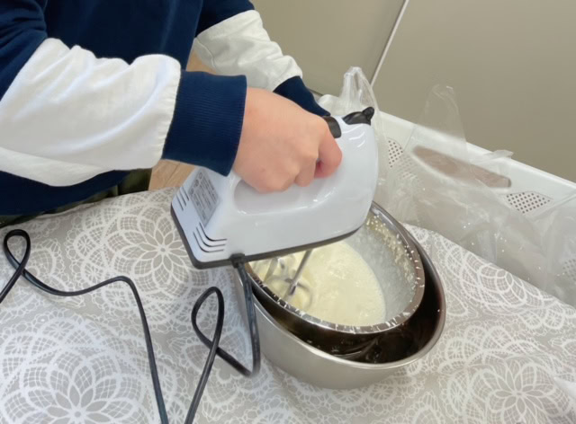 静岡にあるフリースクール、クラーク国際中等部静岡キャンパスのクリスマス会の様子