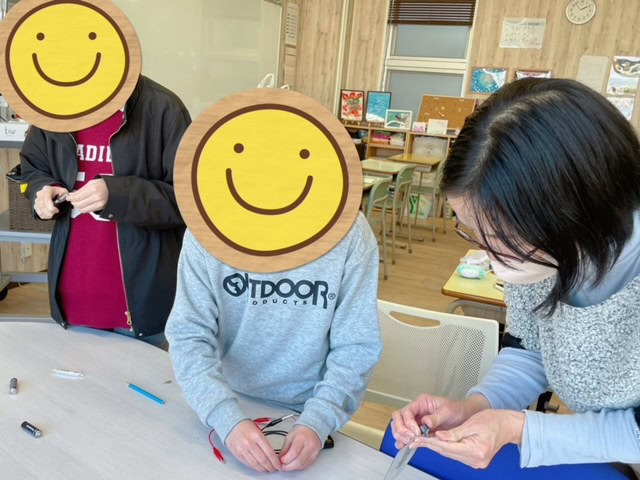 静岡にあるフリースクール、クラーク国際中等部静岡キャンパスの理科の授業