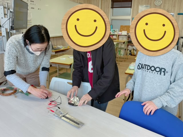 静岡にあるフリースクール、クラーク国際中等部静岡キャンパスの理科の授業