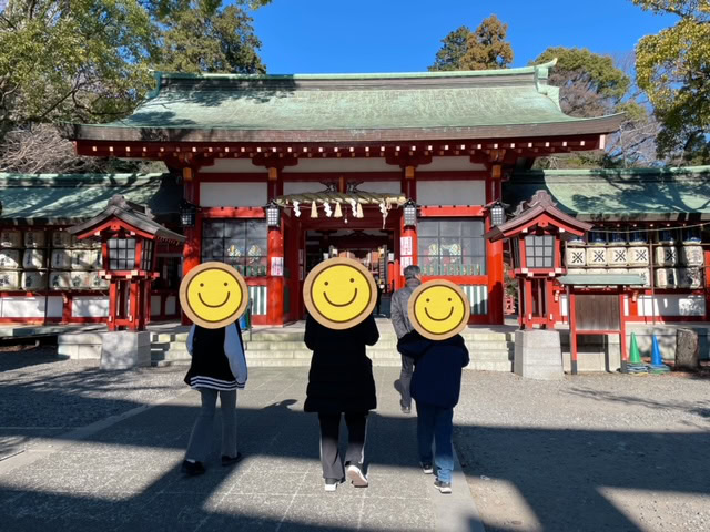 静岡にあるフリースクール、クラーク国際中等部静岡キャンパスの初詣の様子