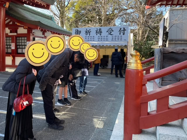 静岡にあるフリースクール、クラーク国際中等部静岡キャンパスの初詣の様子