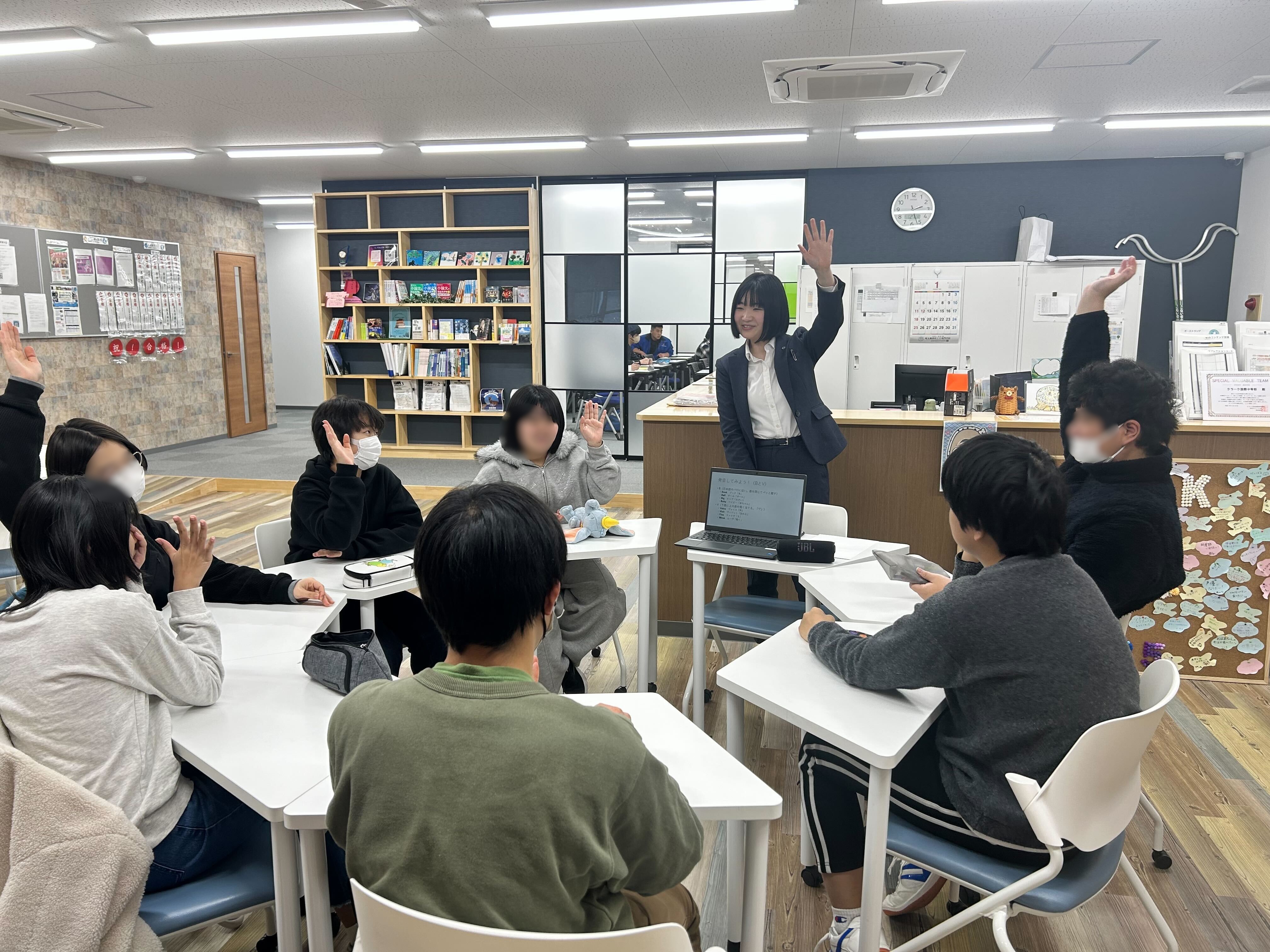 埼玉県所沢市にあるフリースクール、クラーク国際中等部所沢キャンパスで行った英会話の授業の様子