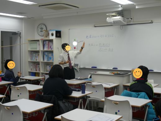 兵庫県にあるフリースクール、クラーク国際中等部芦屋キャンパスのスキルラーニングの授業の様子