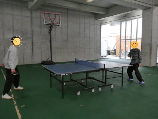 兵庫県にあるフリースクール、クラーク国際中等部芦屋キャンパスの体育の授業の様子