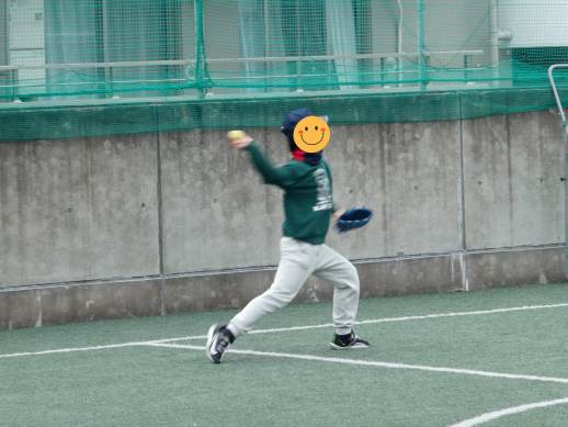 兵庫県にあるフリースクール、クラーク国際中等部芦屋キャンパスの体育の授業の様子